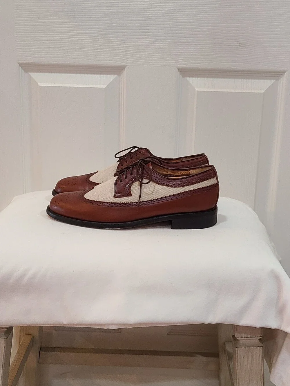 Leather Classics Men's Two-Tone Brown and Cream Wingtip Oxfords Vintage - Picture 9 of 16